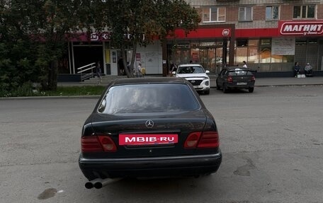 Mercedes-Benz E-Класс, 1996 год, 349 000 рублей, 3 фотография