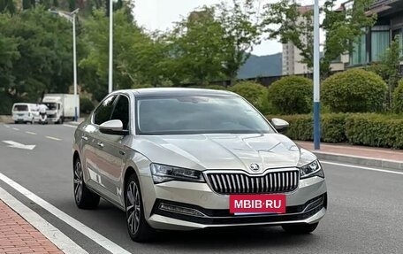 Skoda Superb III рестайлинг, 2023 год, 2 070 555 рублей, 2 фотография