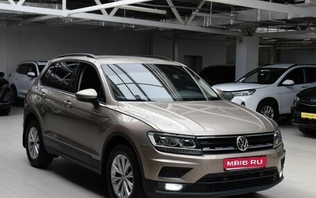 Volkswagen Tiguan II, 2019 год, 2 200 000 рублей, 1 фотография