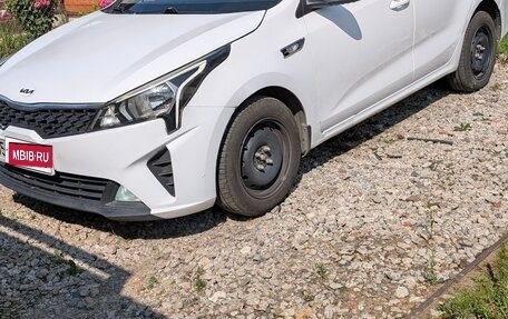 KIA Rio IV, 2021 год, 950 000 рублей, 1 фотография