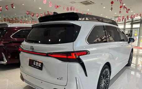 Toyota Sienna, 2024 год, 6 500 000 рублей, 4 фотография