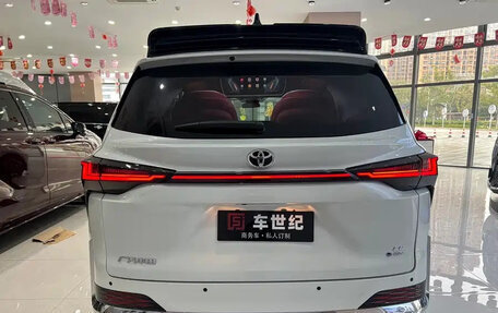 Toyota Sienna, 2024 год, 6 500 000 рублей, 5 фотография