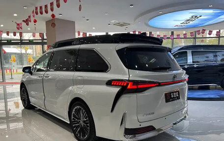 Toyota Sienna, 2024 год, 6 500 000 рублей, 6 фотография
