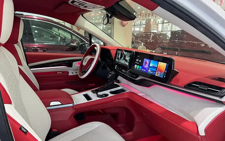 Toyota Sienna, 2024 год, 6 500 000 рублей, 10 фотография