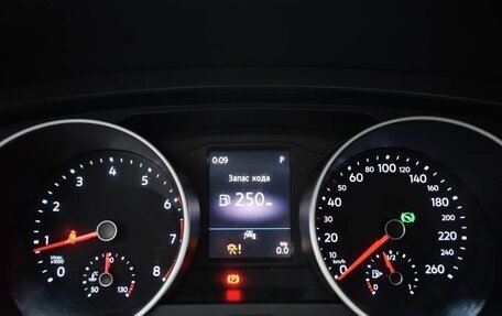 Volkswagen Tiguan II, 2019 год, 2 200 000 рублей, 12 фотография
