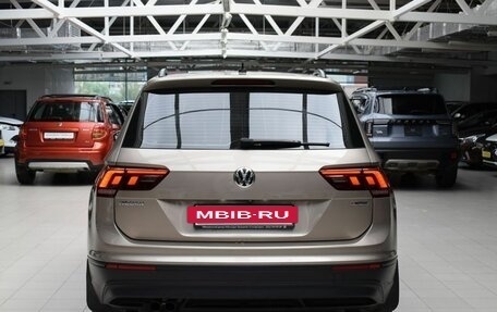 Volkswagen Tiguan II, 2019 год, 2 200 000 рублей, 6 фотография