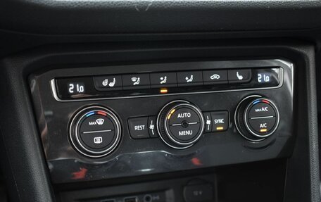 Volkswagen Tiguan II, 2019 год, 2 200 000 рублей, 15 фотография