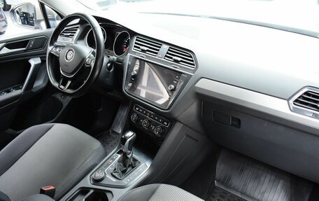 Volkswagen Tiguan II, 2019 год, 2 200 000 рублей, 21 фотография