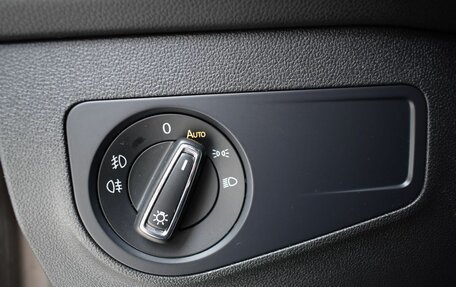 Volkswagen Tiguan II, 2019 год, 2 200 000 рублей, 17 фотография