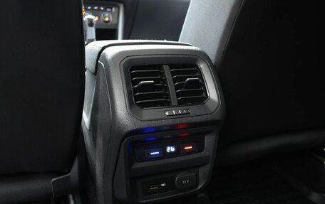 Volkswagen Tiguan II, 2019 год, 2 200 000 рублей, 24 фотография