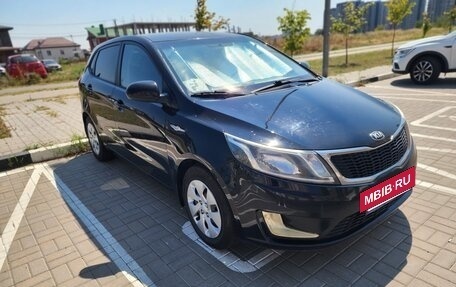 KIA Rio III рестайлинг, 2013 год, 870 000 рублей, 2 фотография