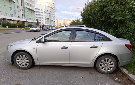 Chevrolet Cruze II, 2010 год, 800 000 рублей, 2 фотография