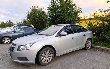 Chevrolet Cruze II, 2010 год, 800 000 рублей, 5 фотография