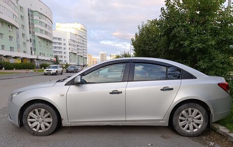 Chevrolet Cruze II, 2010 год, 800 000 рублей, 4 фотография