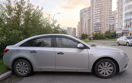 Chevrolet Cruze II, 2010 год, 800 000 рублей, 6 фотография