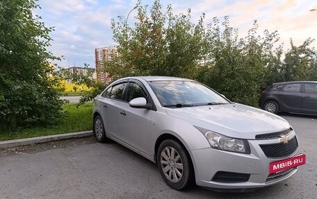Chevrolet Cruze II, 2010 год, 800 000 рублей, 7 фотография