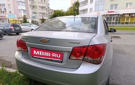 Chevrolet Cruze II, 2010 год, 800 000 рублей, 10 фотография