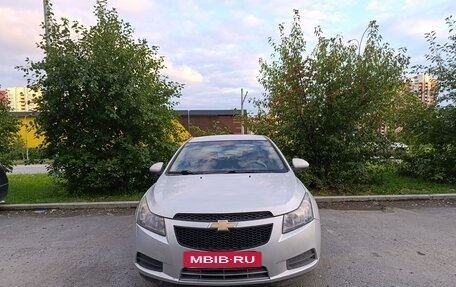 Chevrolet Cruze II, 2010 год, 800 000 рублей, 9 фотография