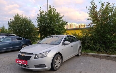 Chevrolet Cruze II, 2010 год, 800 000 рублей, 8 фотография