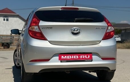 Hyundai Solaris II рестайлинг, 2015 год, 1 050 000 рублей, 2 фотография