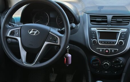 Hyundai Solaris II рестайлинг, 2015 год, 1 050 000 рублей, 12 фотография