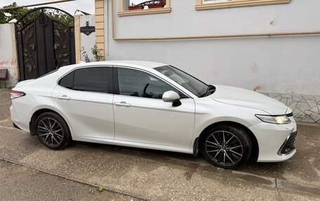 Toyota Camry, 2021 год, 2 400 000 рублей, 3 фотография
