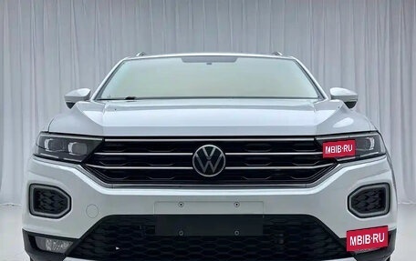 Volkswagen T-Roc I, 2022 год, 1 450 000 рублей, 2 фотография