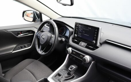 Toyota RAV4, 2021 год, 3 299 000 рублей, 10 фотография