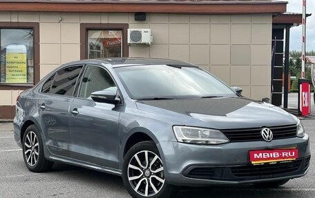 Volkswagen Jetta VI, 2013 год, 800 000 рублей, 1 фотография