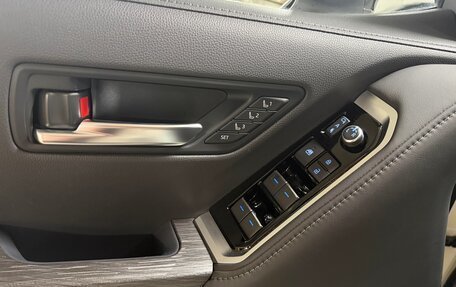 Toyota Land Cruiser, 2022 год, 9 900 000 рублей, 22 фотография