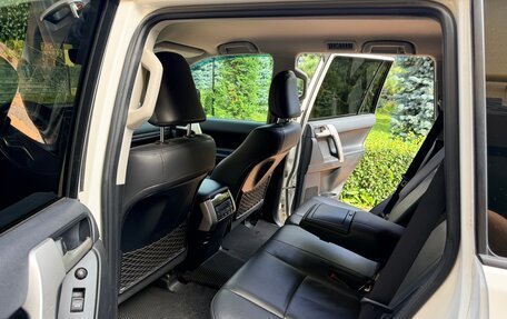 Toyota Land Cruiser Prado 150 рестайлинг 2, 2020 год, 4 900 000 рублей, 6 фотография