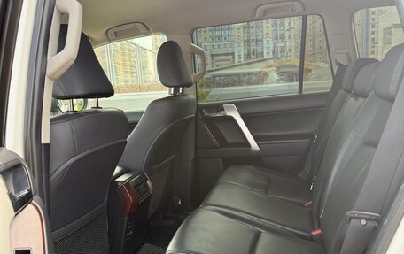 Toyota Land Cruiser Prado 150 рестайлинг 2, 2014 год, 3 399 000 рублей, 7 фотография