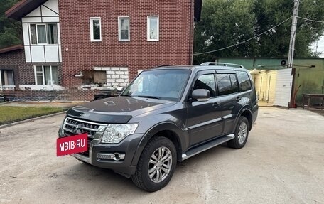Mitsubishi Pajero IV, 2014 год, 2 570 000 рублей, 2 фотография