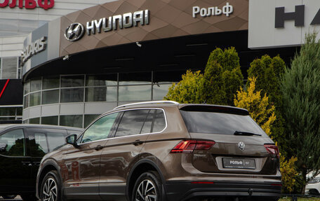 Volkswagen Tiguan II, 2018 год, 2 448 000 рублей, 5 фотография