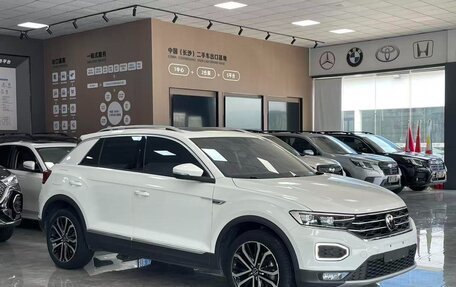 Volkswagen T-Roc I, 2022 год, 1 750 005 рублей, 2 фотография