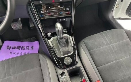 Volkswagen T-Roc I, 2022 год, 1 750 005 рублей, 10 фотография
