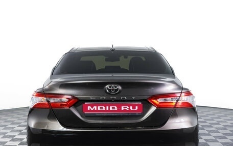 Toyota Camry, 2020 год, 2 645 000 рублей, 6 фотография