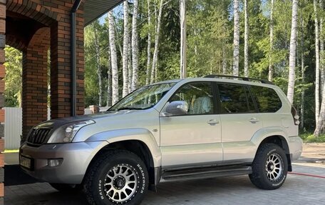 Toyota Land Cruiser Prado 120 рестайлинг, 2005 год, 1 700 000 рублей, 2 фотография