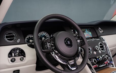 Rolls-Royce Cullinan, 2019 год, 26 990 000 рублей, 18 фотография
