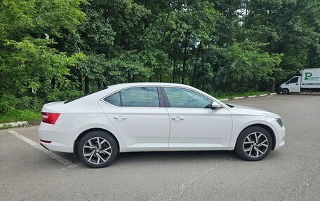 Skoda Superb III рестайлинг, 2016 год, 1 690 000 рублей, 2 фотография