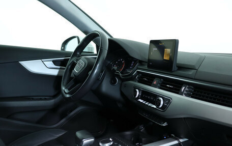 Audi A4, 2019 год, 1 950 000 рублей, 10 фотография