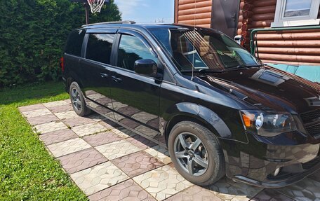 Dodge Caravan V, 2019 год, 2 100 000 рублей, 2 фотография