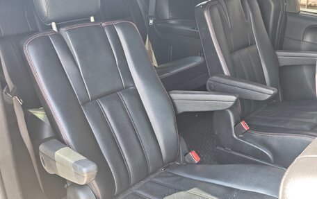 Dodge Caravan V, 2019 год, 2 100 000 рублей, 8 фотография