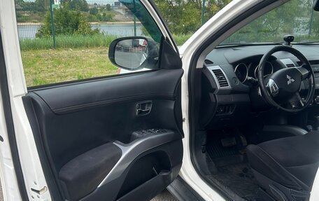 Mitsubishi Outlander III рестайлинг 3, 2011 год, 1 150 000 рублей, 12 фотография