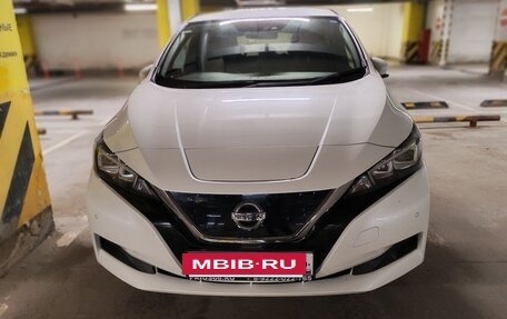 Nissan Leaf II, 2019 год, 2 200 000 рублей, 3 фотография