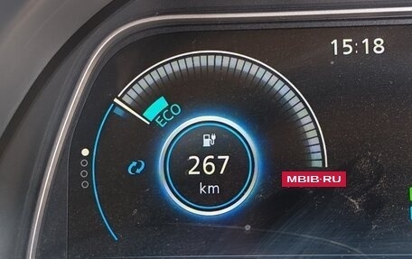 Nissan Leaf II, 2019 год, 2 200 000 рублей, 10 фотография