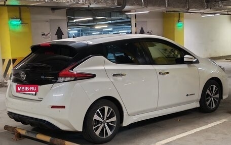 Nissan Leaf II, 2019 год, 2 200 000 рублей, 2 фотография
