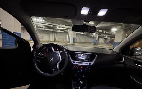 Hyundai Solaris II рестайлинг, 2018 год, 1 000 000 рублей, 4 фотография