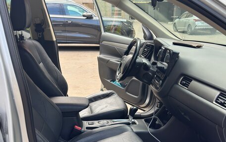 Mitsubishi Outlander III рестайлинг 3, 2015 год, 1 200 000 рублей, 7 фотография