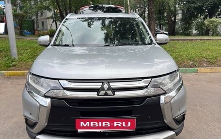 Mitsubishi Outlander III рестайлинг 3, 2015 год, 1 200 000 рублей, 2 фотография